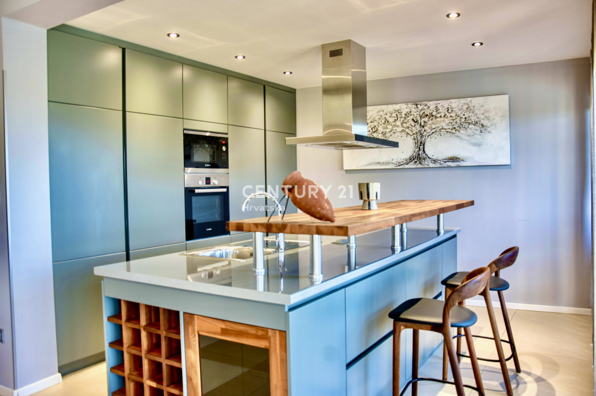 POREČ, MODERNA LUKSUZNA VILA S POGLEDOM NA MORJE