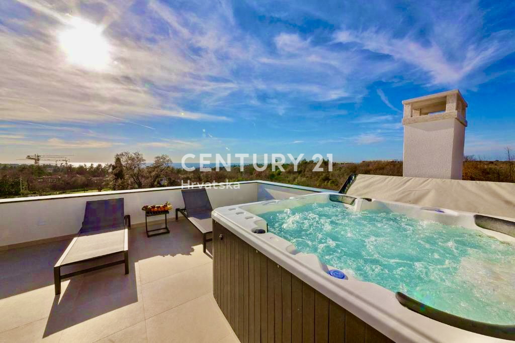 POREČ, MODERNA LUKSUZNA VILA S POGLEDOM NA MORJE