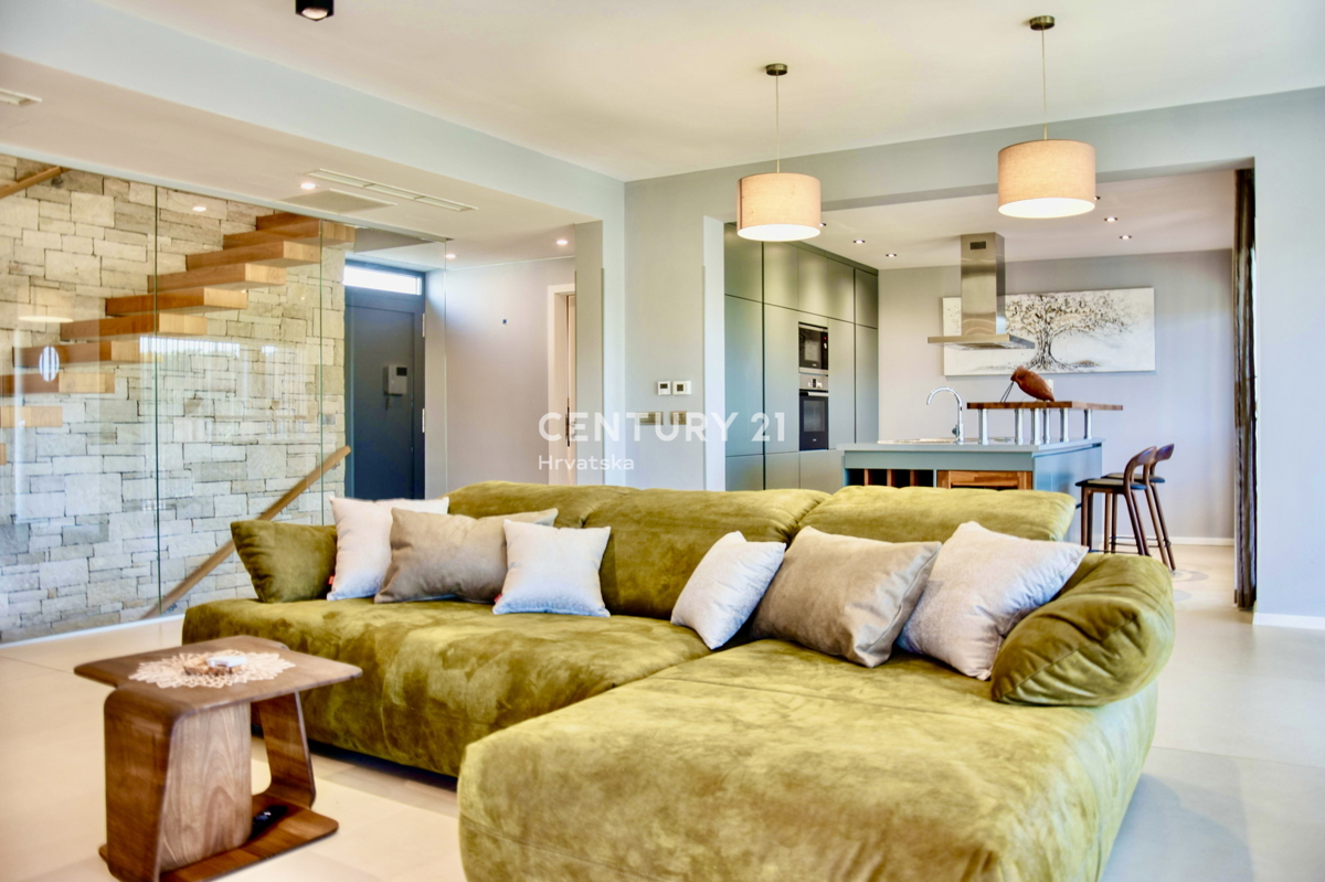 POREČ, MODERNA LUKSUZNA VILA S POGLEDOM NA MORJE