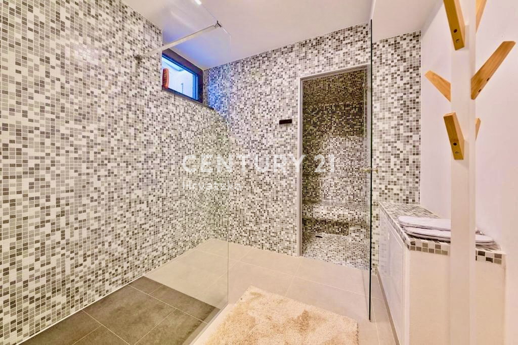 POREČ, MODERNA LUKSUZNA VILA S POGLEDOM NA MORJE