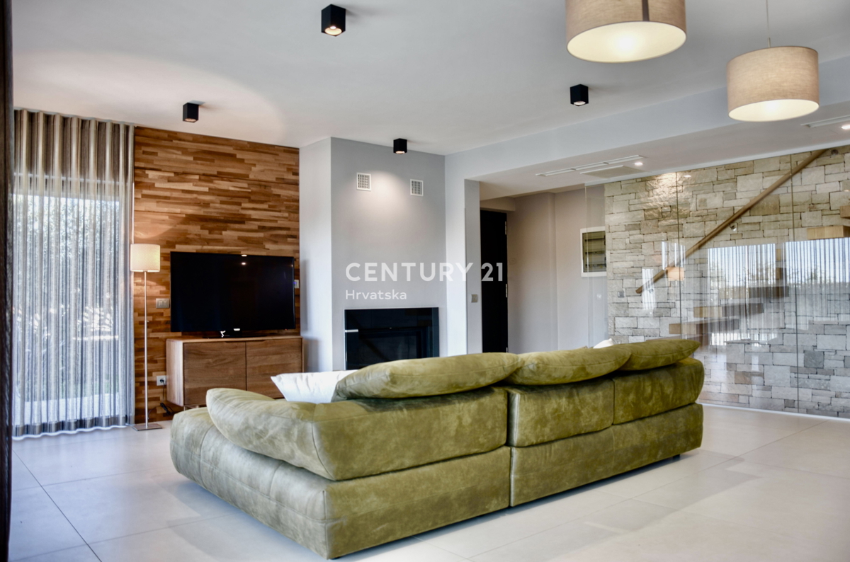 POREČ, MODERNA LUKSUZNA VILA S POGLEDOM NA MORJE