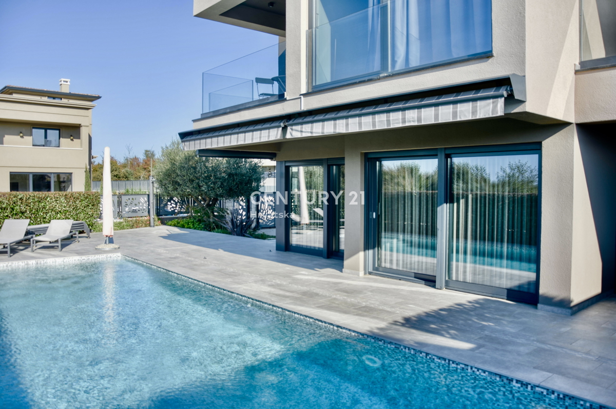 POREČ, MODERNA LUKSUZNA VILA S POGLEDOM NA MORJE