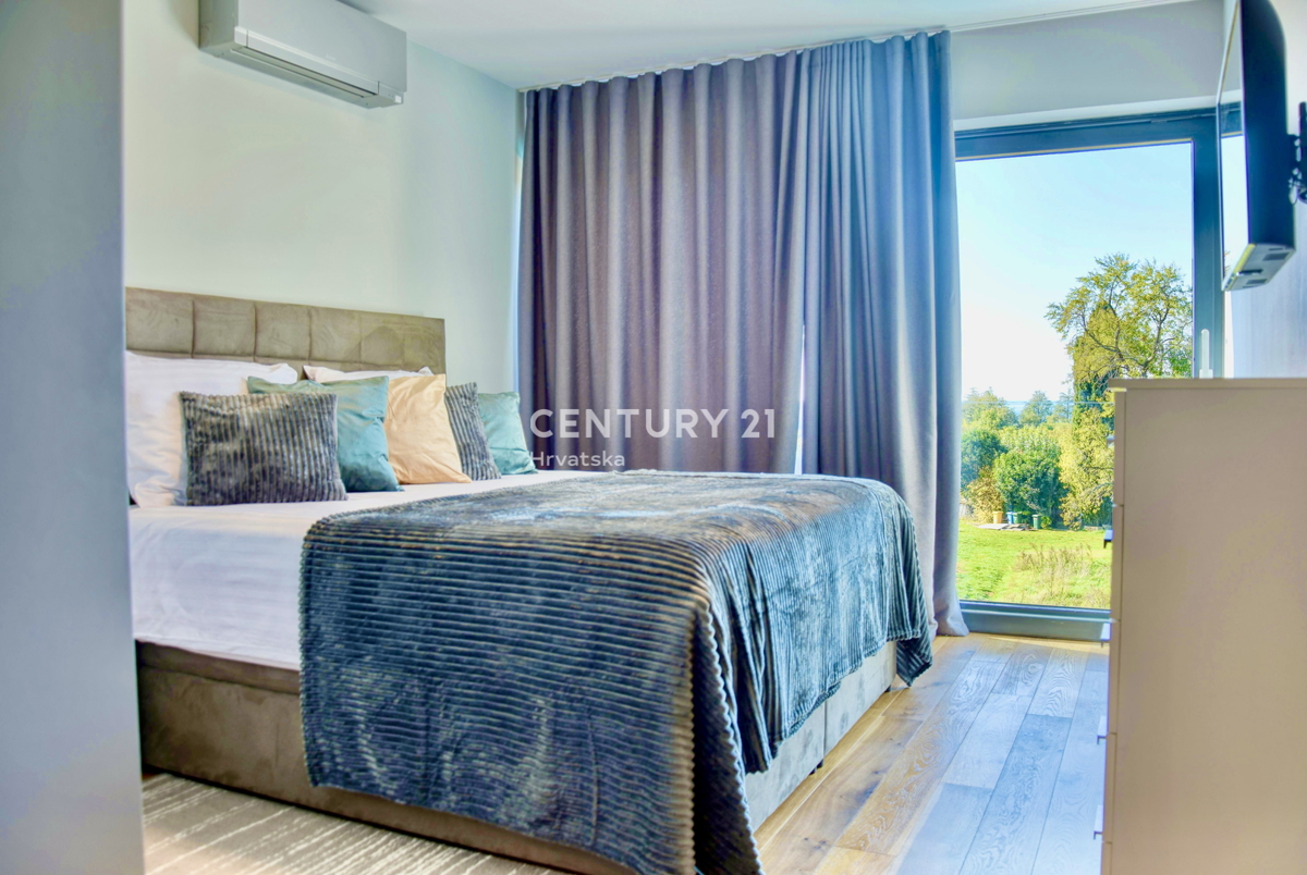 POREČ, MODERNA LUKSUZNA VILA S POGLEDOM NA MORJE