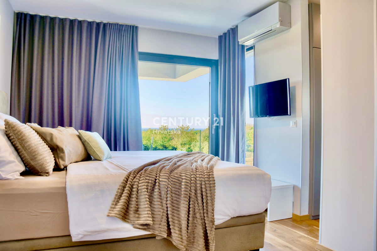 POREČ, MODERNA LUKSUZNA VILA S POGLEDOM NA MORJE