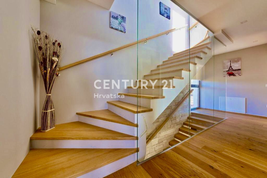 POREČ, MODERNA LUKSUZNA VILA S POGLEDOM NA MORJE