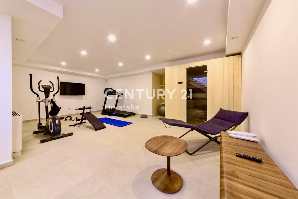 POREČ, MODERNA LUKSUZNA VILA S POGLEDOM NA MORJE