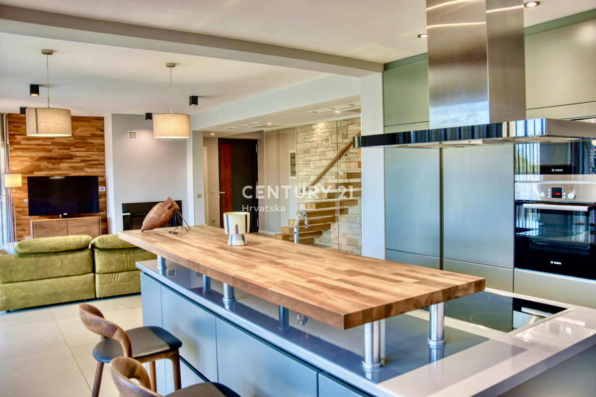 POREČ, MODERNA LUKSUZNA VILA S POGLEDOM NA MORJE