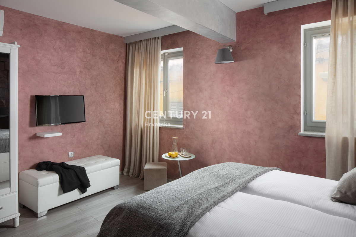 LABIN, STARI GRAD, BUTIČNA HOTEL S 5 PROSTORI NA ČUDOVITI LOKACIJI