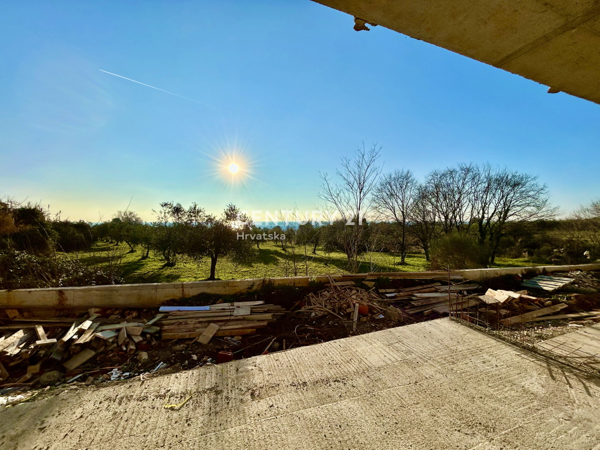 Umag, dvojna hiša samo 150 metrov od plaže s panoramskim in odprtim pogledom na morje