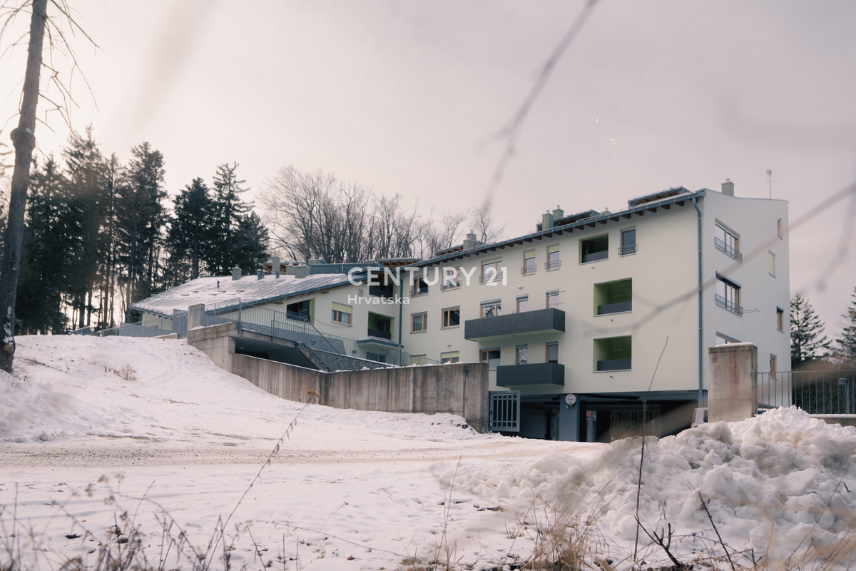 MARIBOR, POHORJE, STANOVANJE V PRITLIČJU Z VELIKIM ATRIJEM