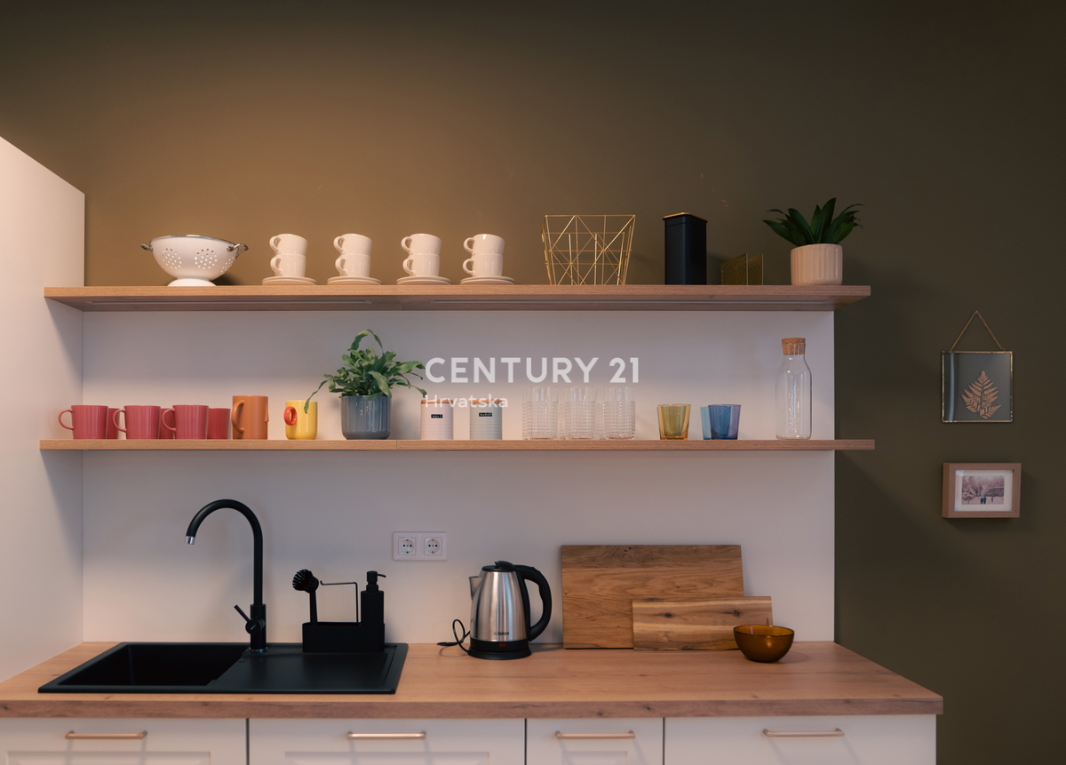 MARIBOR, POHORJE, STANOVANJE V PRITLIČJU Z VELIKIM ATRIJEM