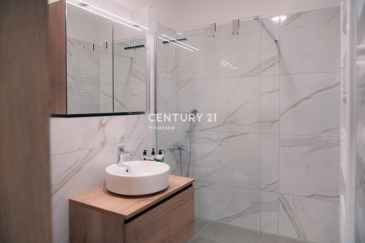 MARIBOR, POHORJE, STANOVANJE V PRITLIČJU Z VELIKIM ATRIJEM