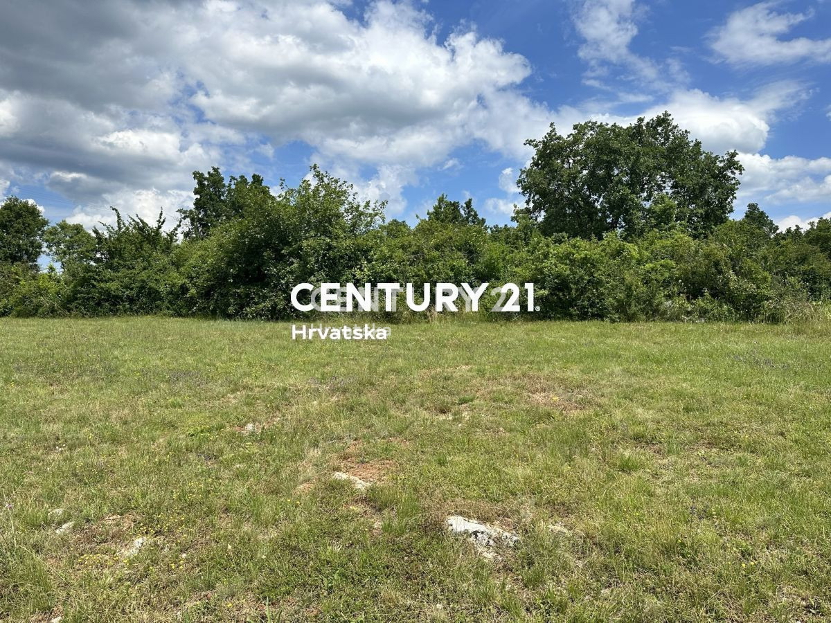 POREČ, VIŠNJAN, GRADBENI ZEMLJIŠČE NA MIRNI LOKACIJI