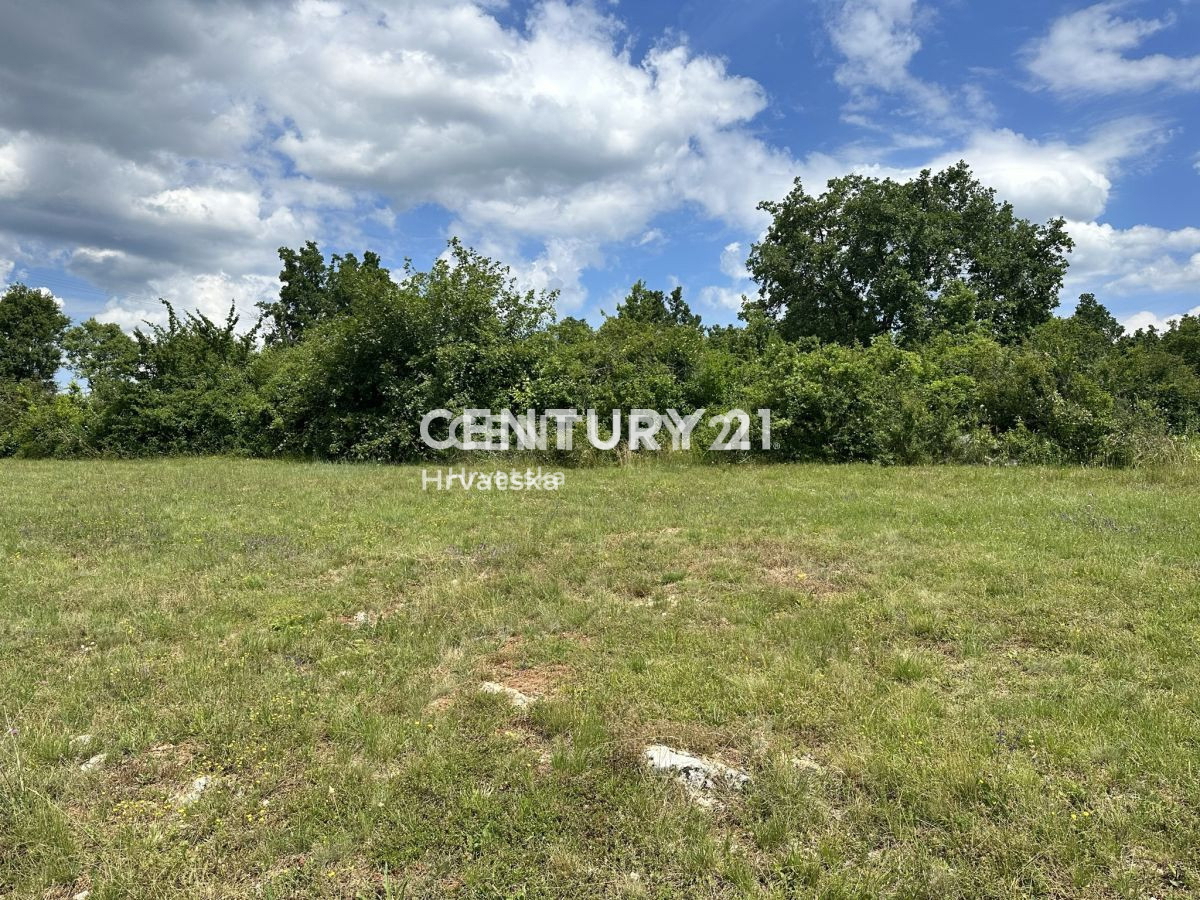 POREČ, VIŠNJAN, GRADBENI ZEMLJIŠČE NA MIRNI LOKACIJI