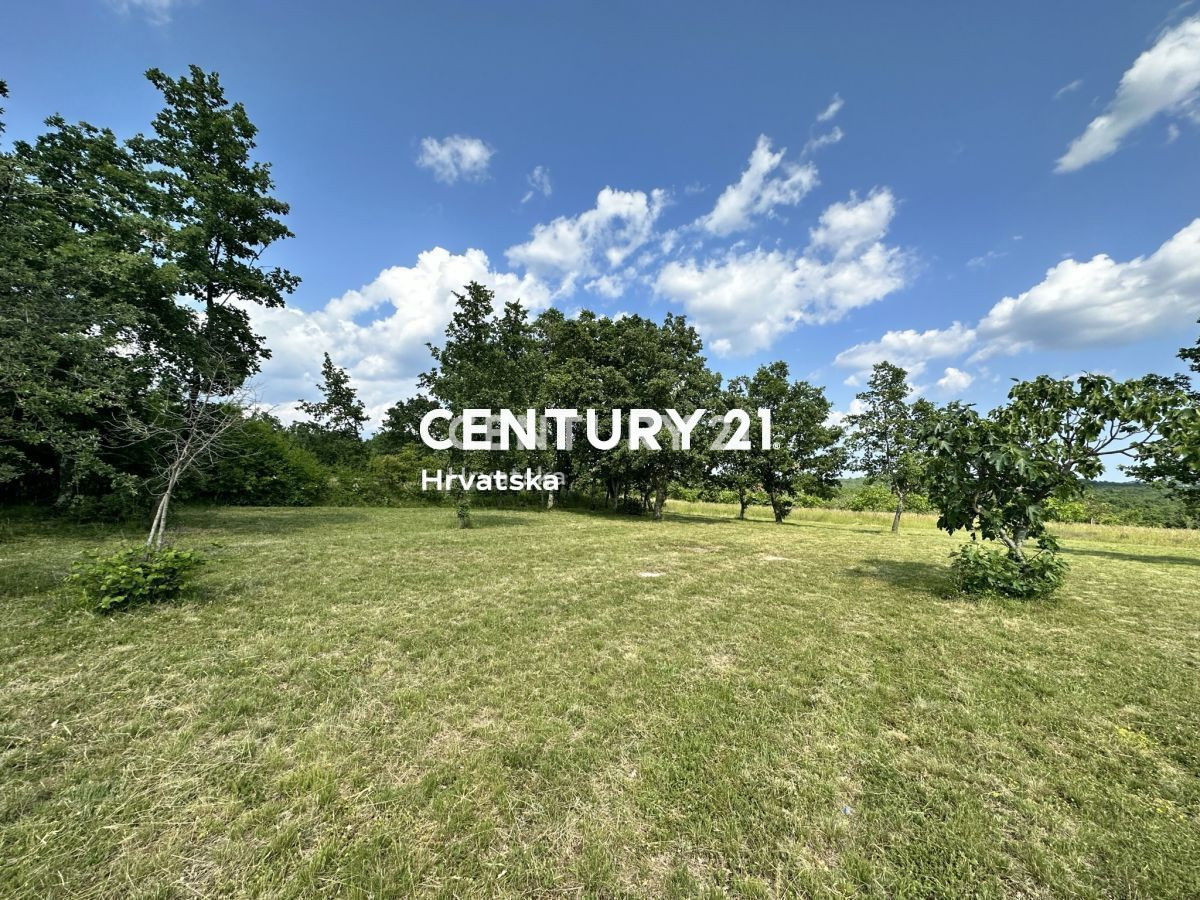 POREČ, VIŠNJAN, GRADBENI ZEMLJIŠČE NA MIRNI LOKACIJI