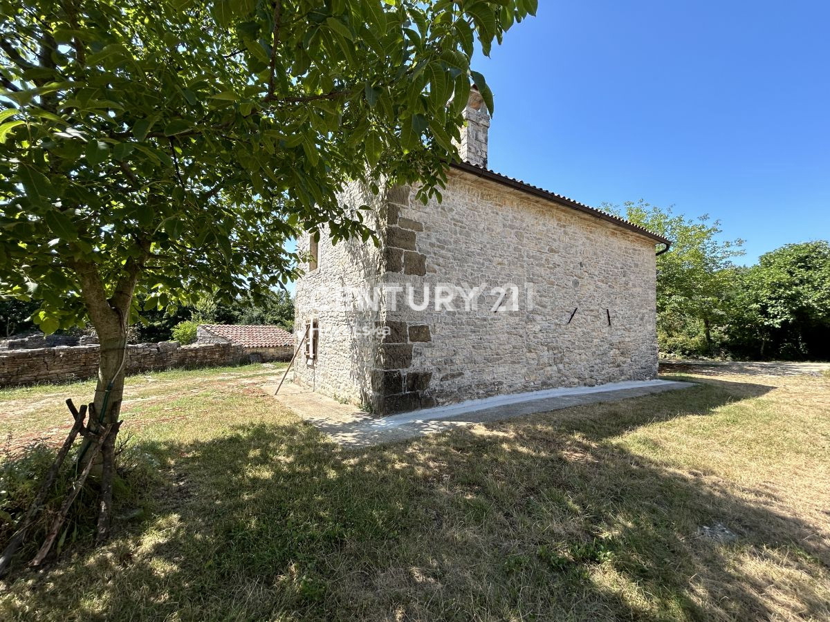 GROŽNJAN, OKOLICA, DELNO RENOVIRANA KAMNITA HIŠA