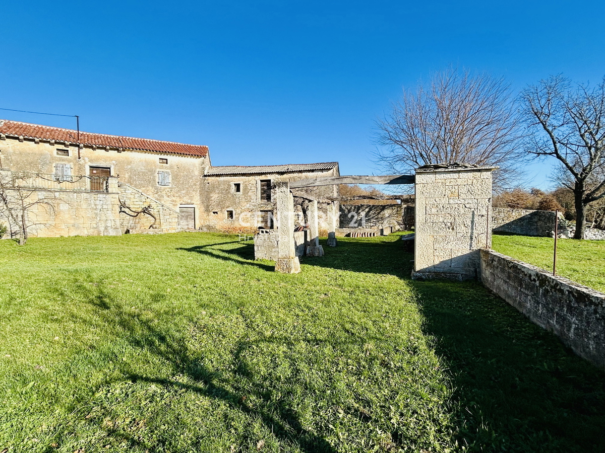 POREČ, OKOLICA, EKSKLUZIVNO AVTOHTONO ISTARSKO IMANJE S POGLEDOM NA MORJE