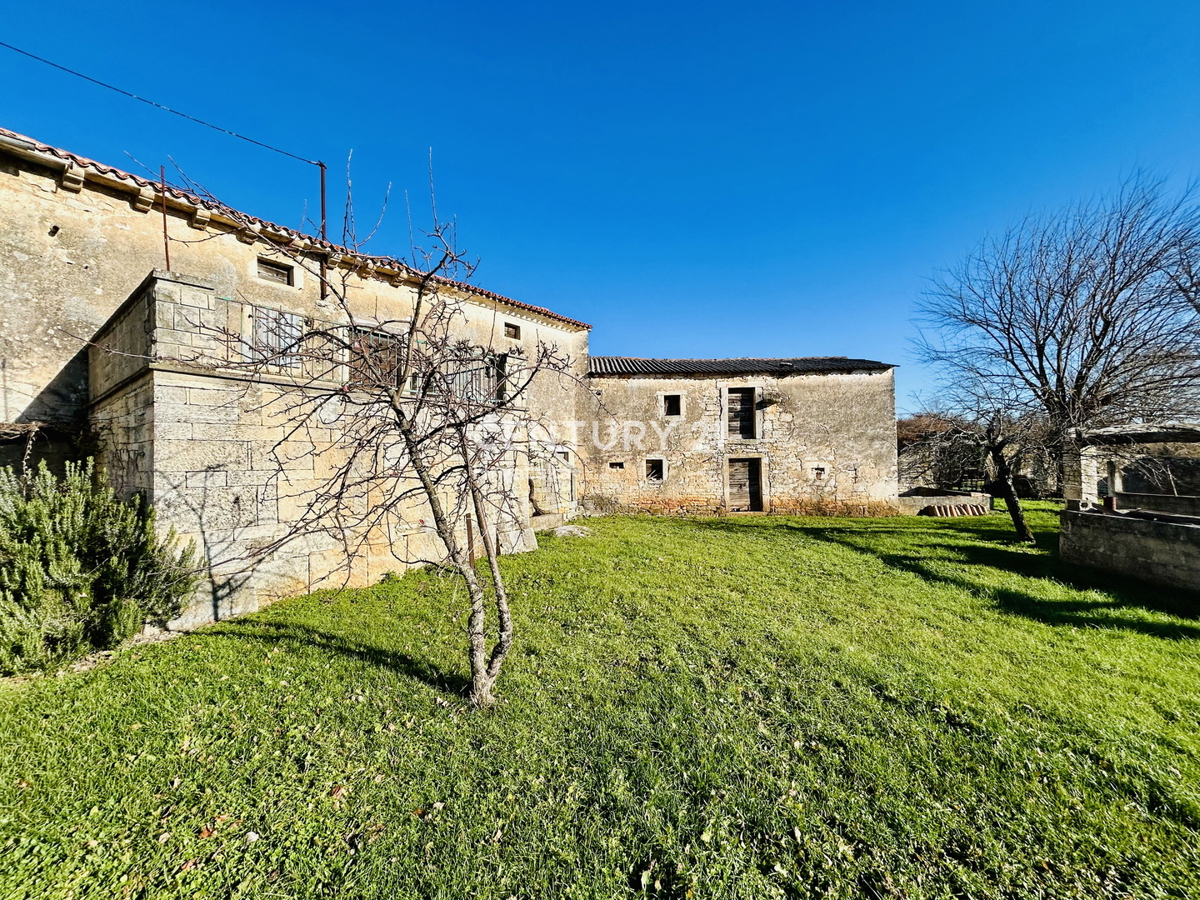 POREČ, OKOLICA, EKSKLUZIVNO AVTOHTONO ISTARSKO IMANJE S POGLEDOM NA MORJE