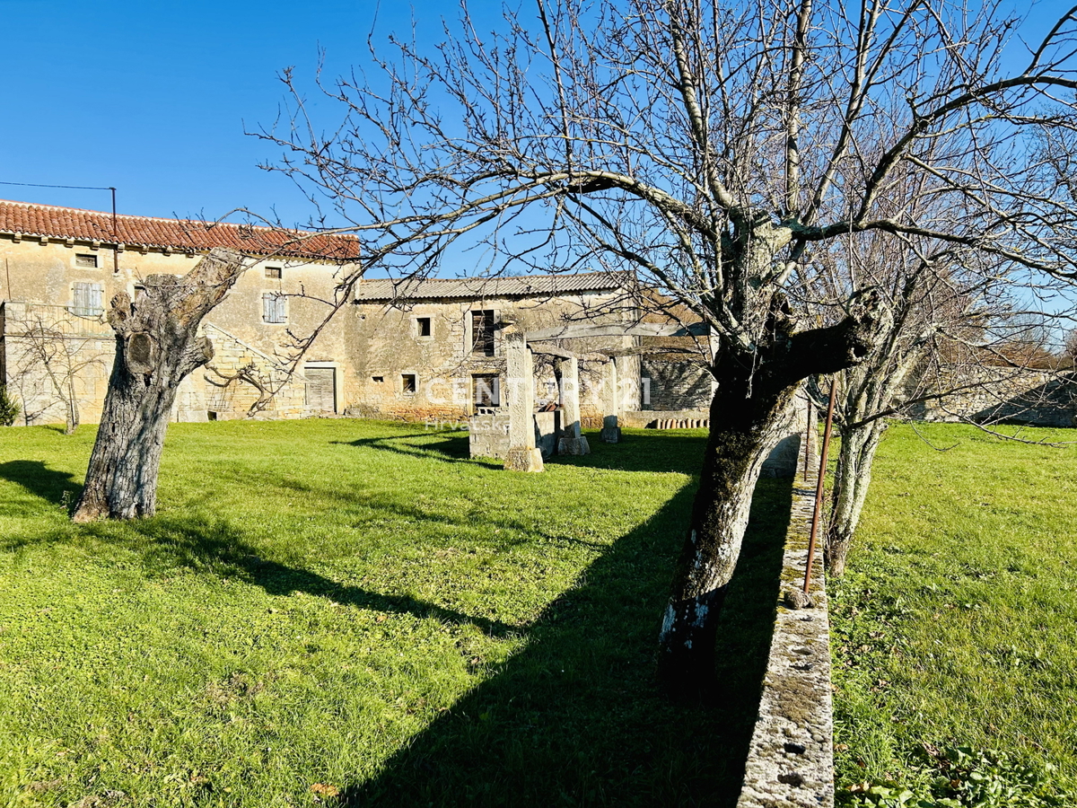 POREČ, OKOLICA, EKSKLUZIVNO AVTOHTONO ISTARSKO IMANJE S POGLEDOM NA MORJE