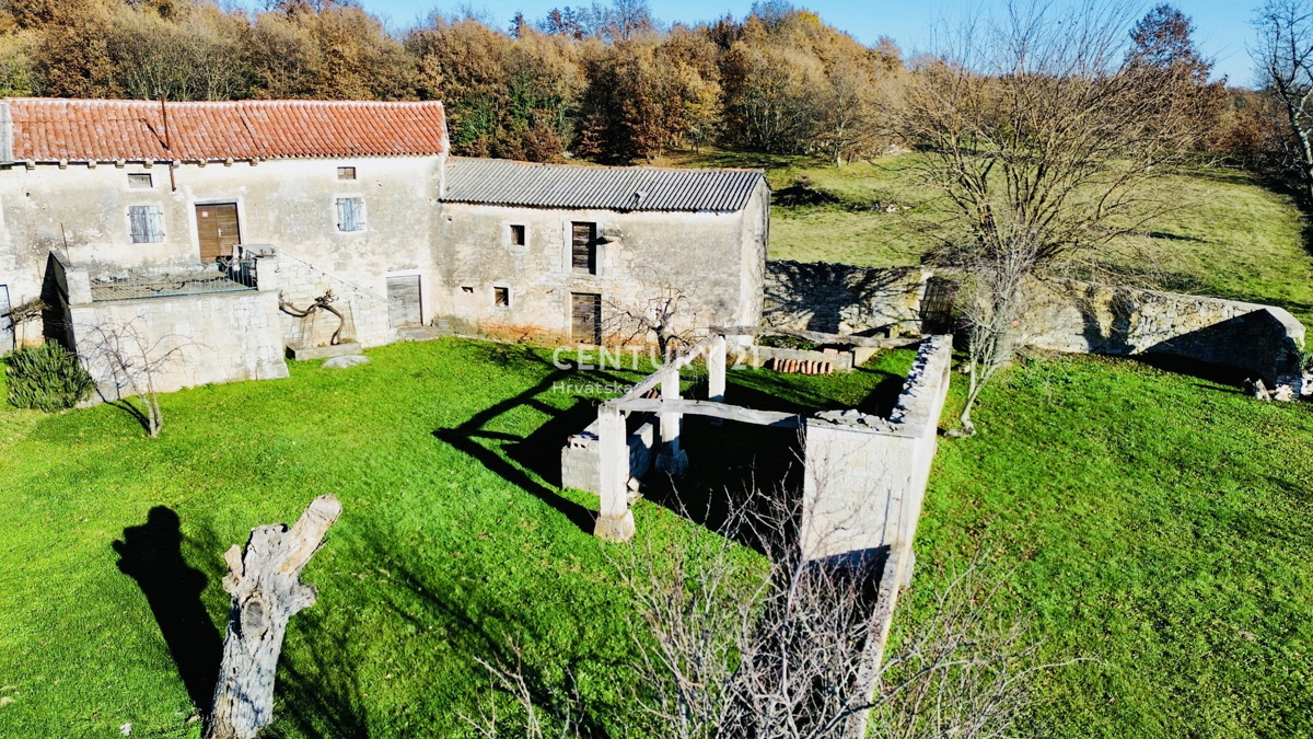 POREČ, OKOLICA, EKSKLUZIVNO AVTOHTONO ISTARSKO IMANJE S POGLEDOM NA MORJE