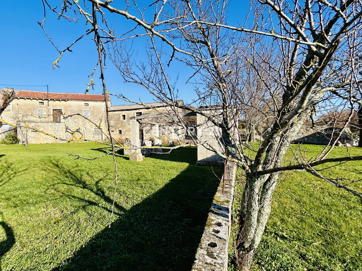 POREČ, OKOLICA, EKSKLUZIVNO AVTOHTONO ISTARSKO IMANJE S POGLEDOM NA MORJE