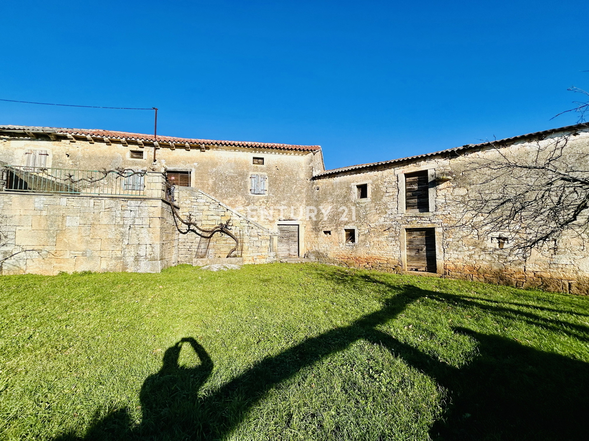 POREČ, OKOLICA, EKSKLUZIVNO AVTOHTONO ISTARSKO IMANJE S POGLEDOM NA MORJE