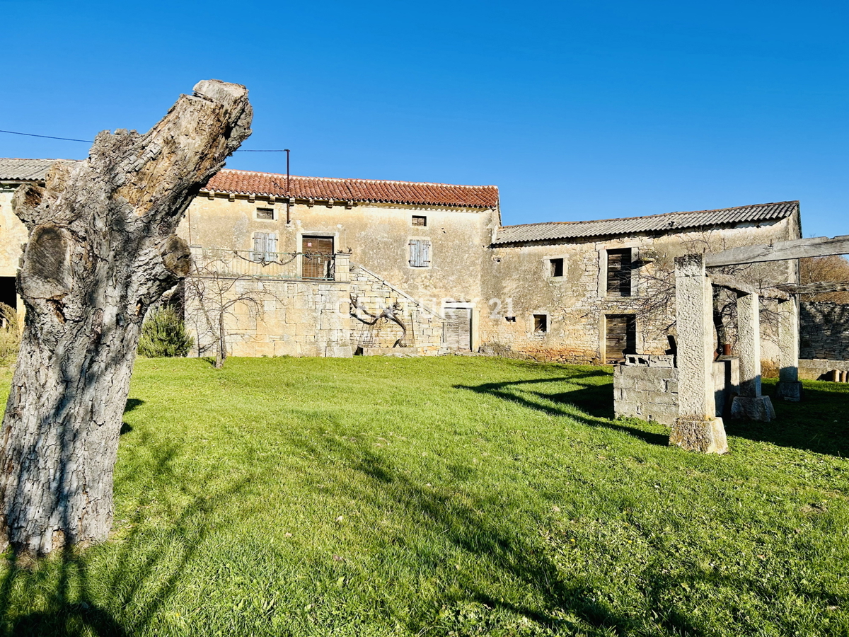 POREČ, OKOLICA, EKSKLUZIVNO AVTOHTONO ISTARSKO IMANJE S POGLEDOM NA MORJE