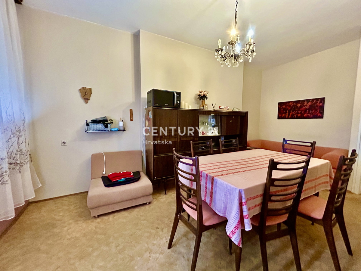 UMAG, CENTAR, UDOBNO DVOSOBNO STANOVANJE S POGLEDOM NA MORJE