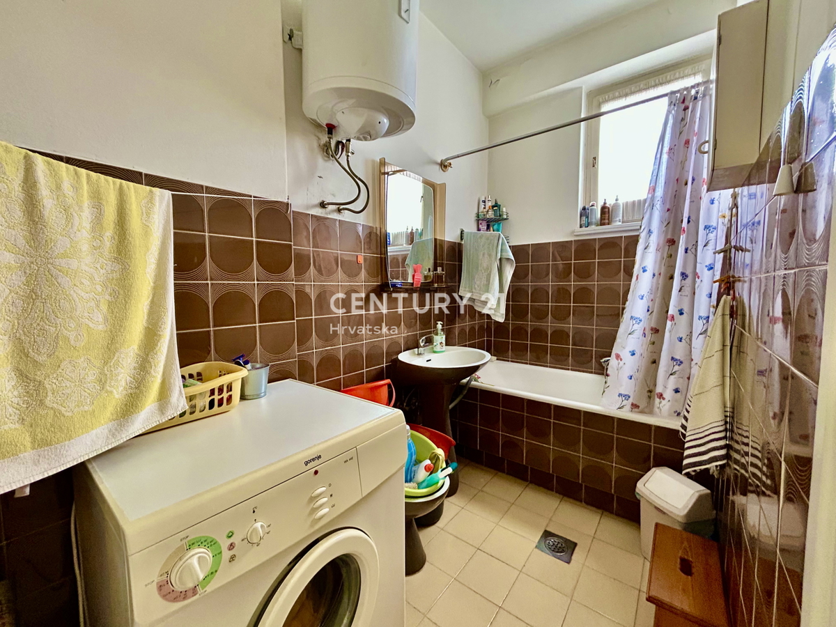 UMAG, CENTAR, UDOBNO DVOSOBNO STANOVANJE S POGLEDOM NA MORJE