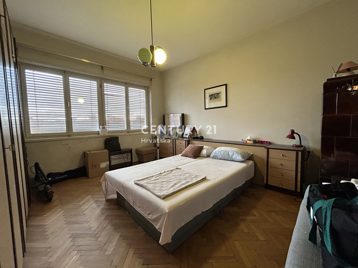 UMAG, CENTAR, UDOBNO DVOSOBNO STANOVANJE S POGLEDOM NA MORJE