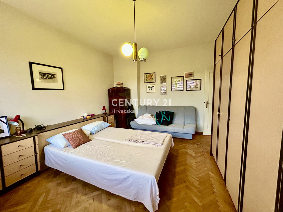 UMAG, CENTAR, UDOBNO DVOSOBNO STANOVANJE S POGLEDOM NA MORJE