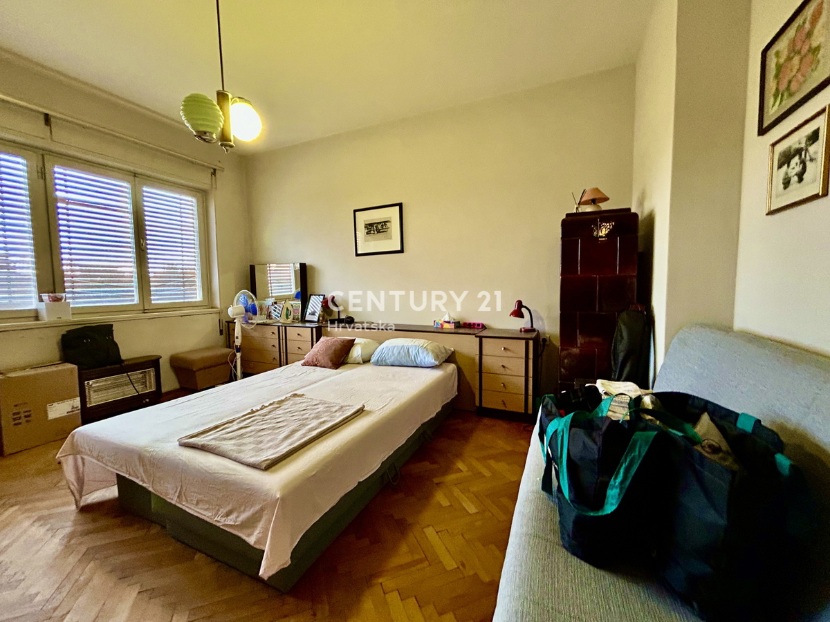 UMAG, CENTAR, UDOBNO DVOSOBNO STANOVANJE S POGLEDOM NA MORJE