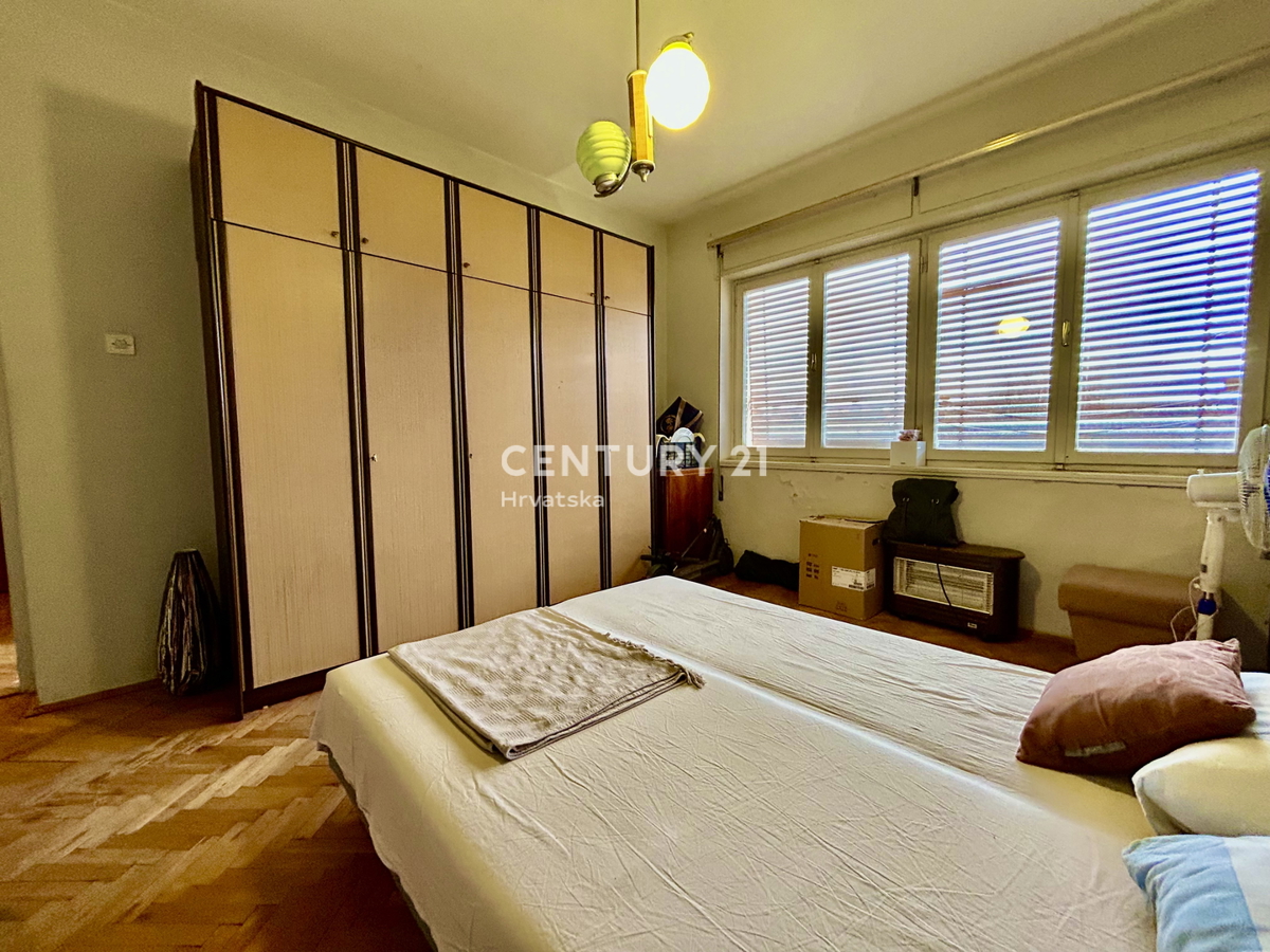 UMAG, CENTAR, UDOBNO DVOSOBNO STANOVANJE S POGLEDOM NA MORJE