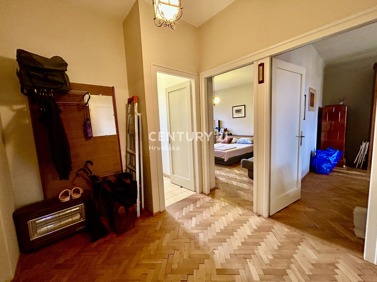 UMAG, CENTAR, UDOBNO DVOSOBNO STANOVANJE S POGLEDOM NA MORJE