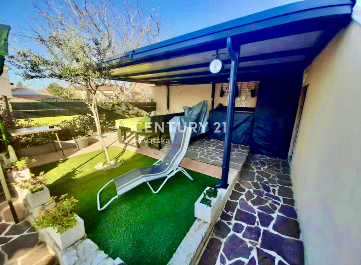 UMAG, CENTAR, NOV STAN Z OPREMO V PRIZEMLJU