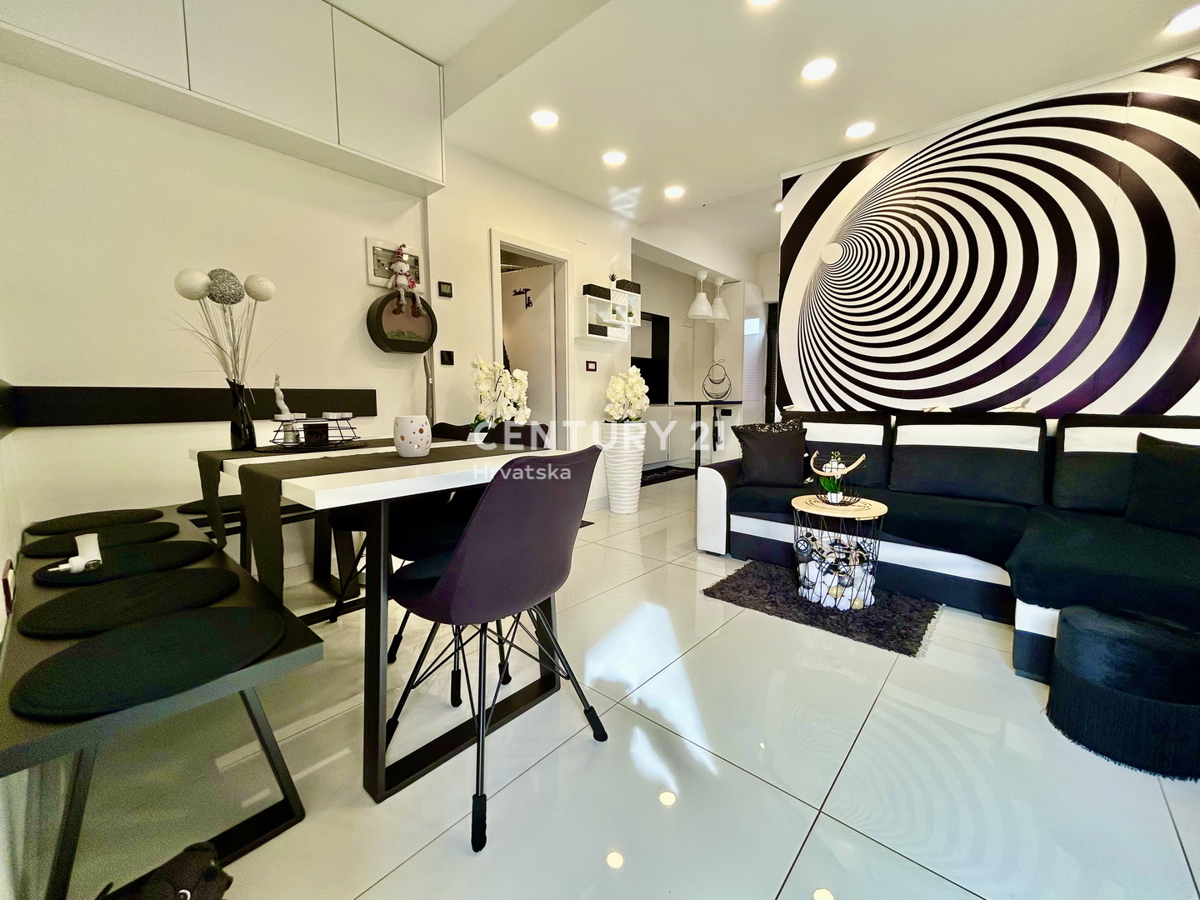 UMAG, CENTAR, NOV STAN Z OPREMO V PRIZEMLJU