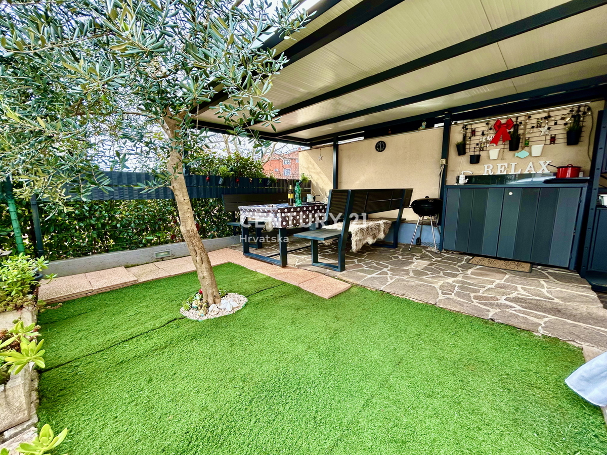 UMAG, CENTAR, NOV STAN Z OPREMO V PRIZEMLJU