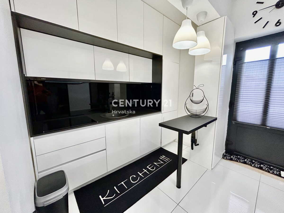 UMAG, CENTAR, NOV STAN Z OPREMO V PRIZEMLJU