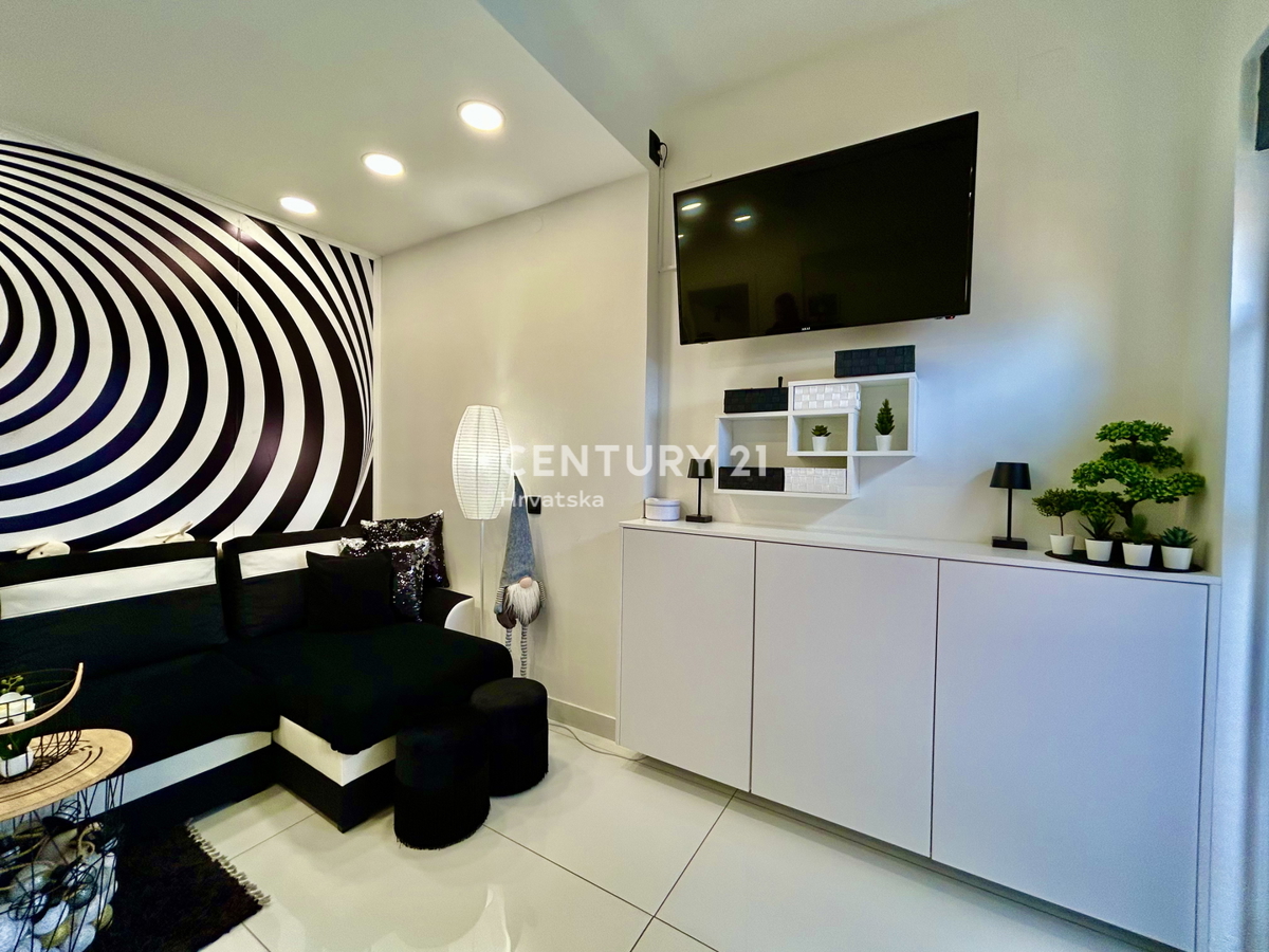 UMAG, CENTAR, NOV STAN Z OPREMO V PRIZEMLJU