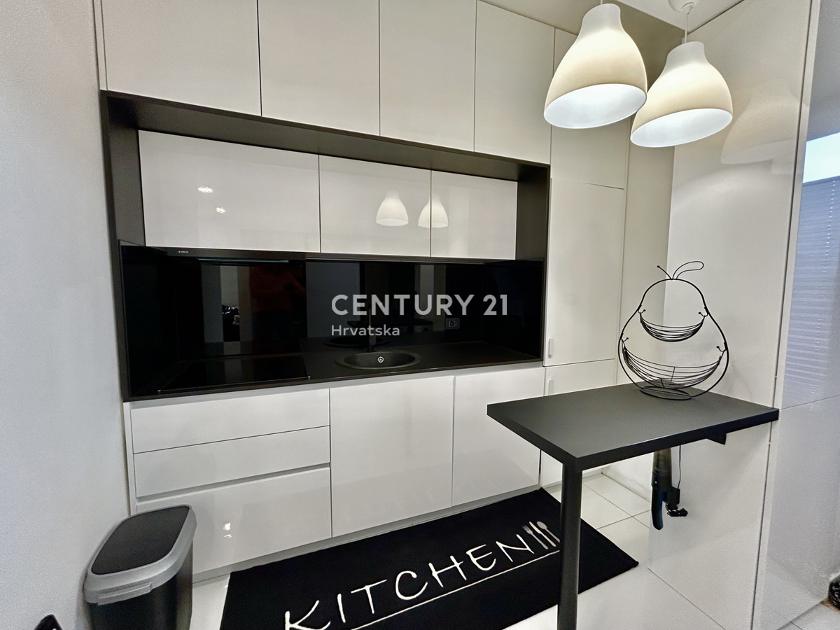 UMAG, CENTAR, NOV STAN Z OPREMO V PRIZEMLJU