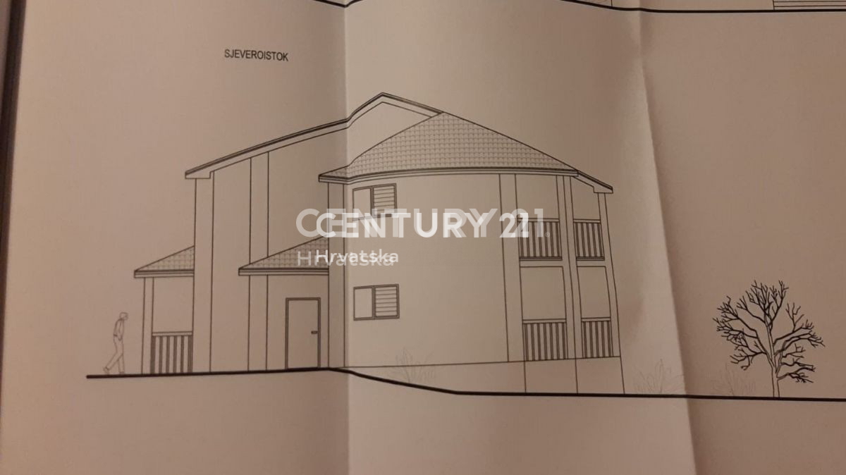 VIŽINADA, PRODAJA GRADBENEGA ZEMLJIŠČA Z GRADBENO DOVOLJENJO IN POGLEDOM NA MORJE