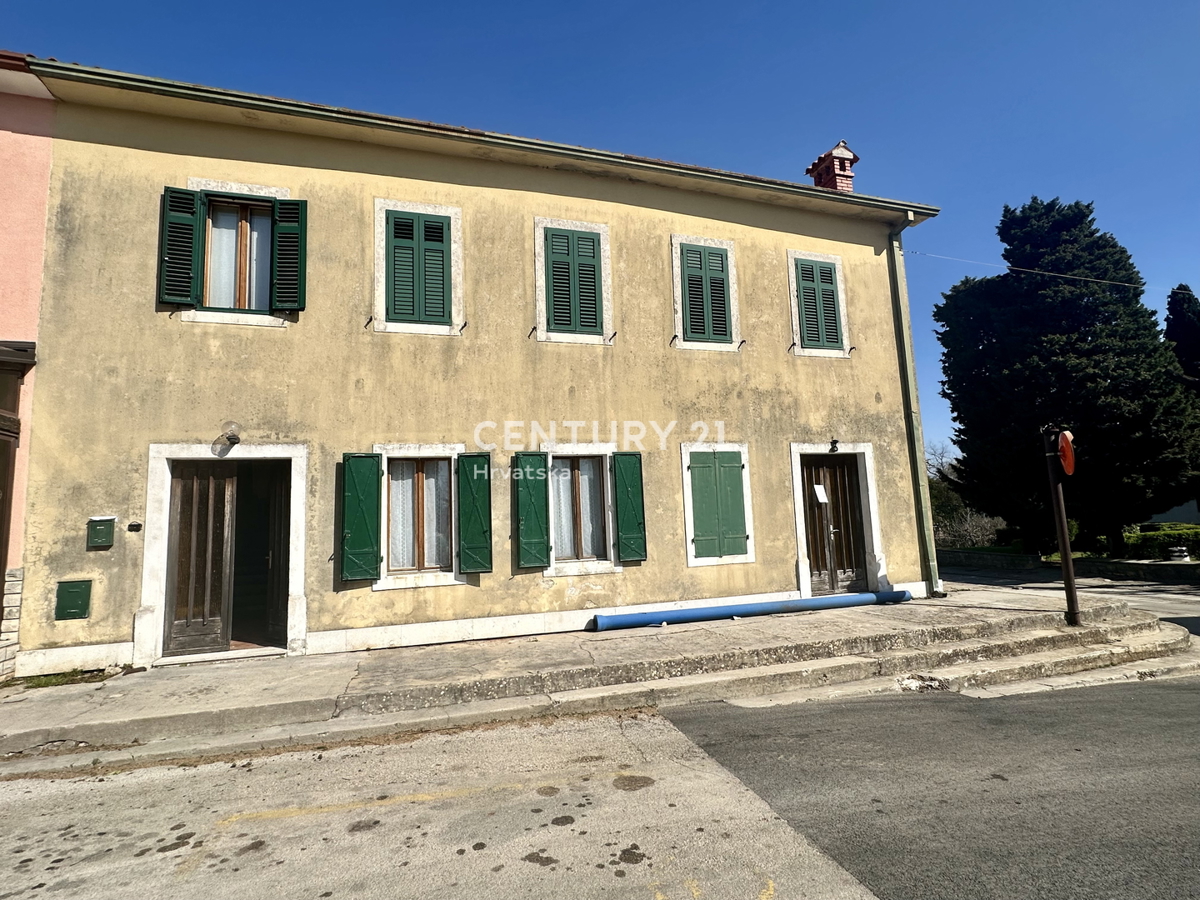 LABIN, NEDEŠĆINA, HIŠA Z VELIKIMI SPALNICAMI, NEKDANJI HOTEL V SREDIŠČU KRAJA