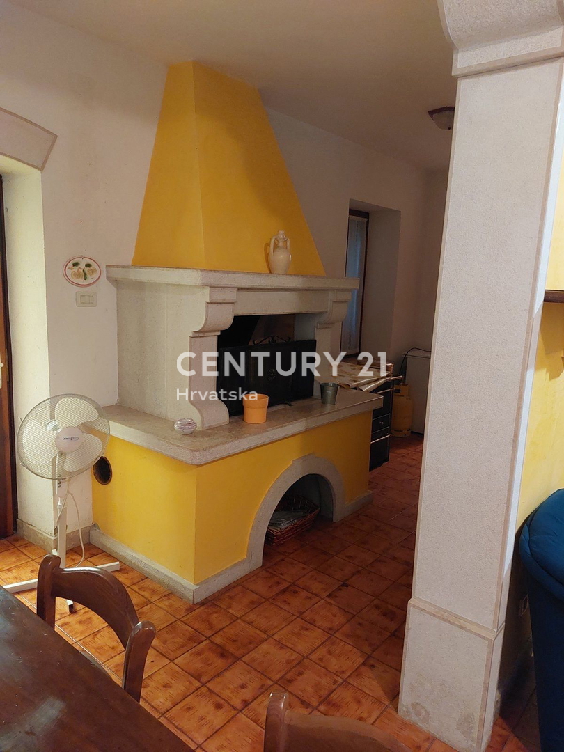 LABIN, NEDEŠĆINA, HIŠA Z VELIKIMI SPALNICAMI, NEKDANJI HOTEL V SREDIŠČU KRAJA