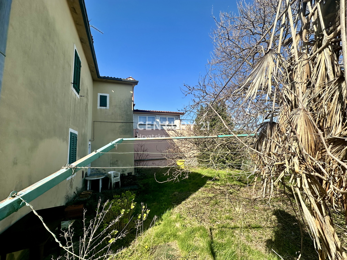 LABIN, NEDEŠĆINA, HIŠA Z VELIKIMI SPALNICAMI, NEKDANJI HOTEL V SREDIŠČU KRAJA