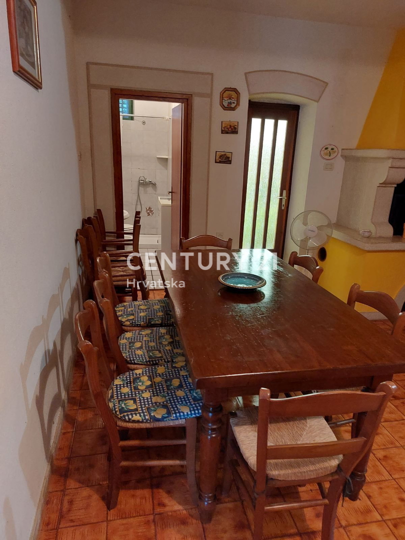 LABIN, NEDEŠĆINA, HIŠA Z VELIKIMI SPALNICAMI, NEKDANJI HOTEL V SREDIŠČU KRAJA