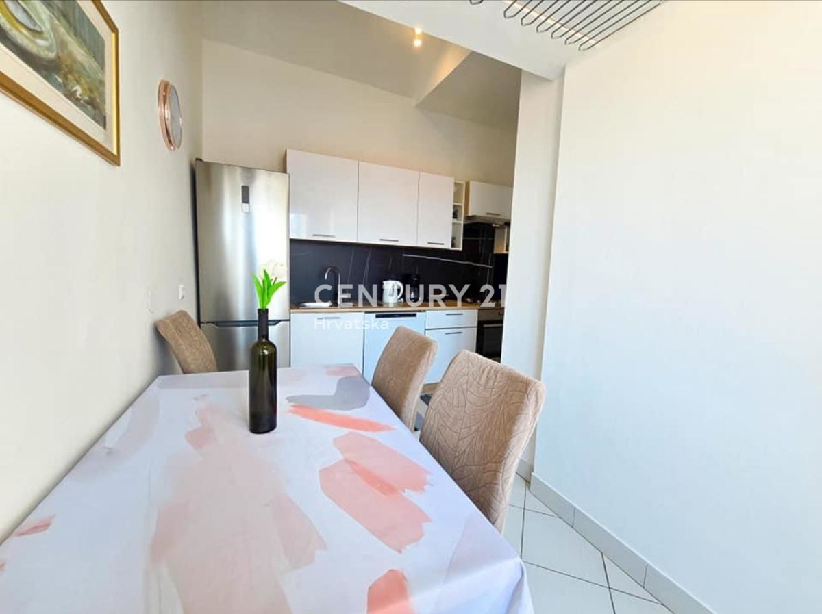 POREČ, PRODAJA, DVONADSTROPNO STANOVANJE S POGLEDOM NA MORJE