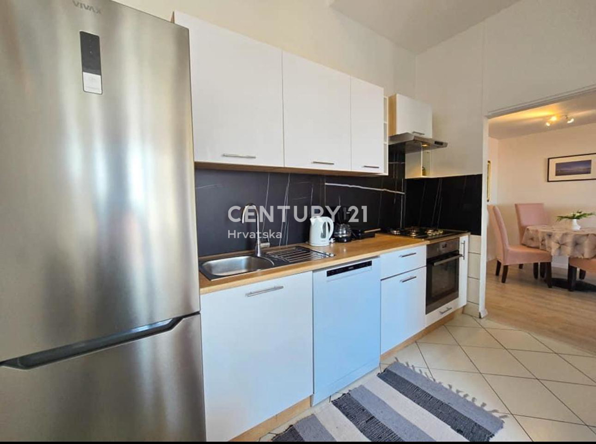 POREČ, PRODAJA, DVONADSTROPNO STANOVANJE S POGLEDOM NA MORJE