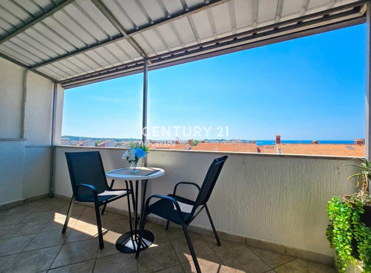 POREČ, PRODAJA, DVONADSTROPNO STANOVANJE S POGLEDOM NA MORJE