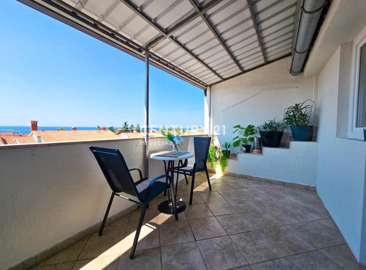 POREČ, PRODAJA, DVONADSTROPNO STANOVANJE S POGLEDOM NA MORJE