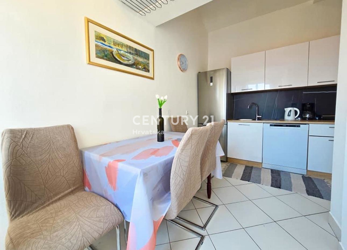 POREČ, PRODAJA, DVONADSTROPNO STANOVANJE S POGLEDOM NA MORJE